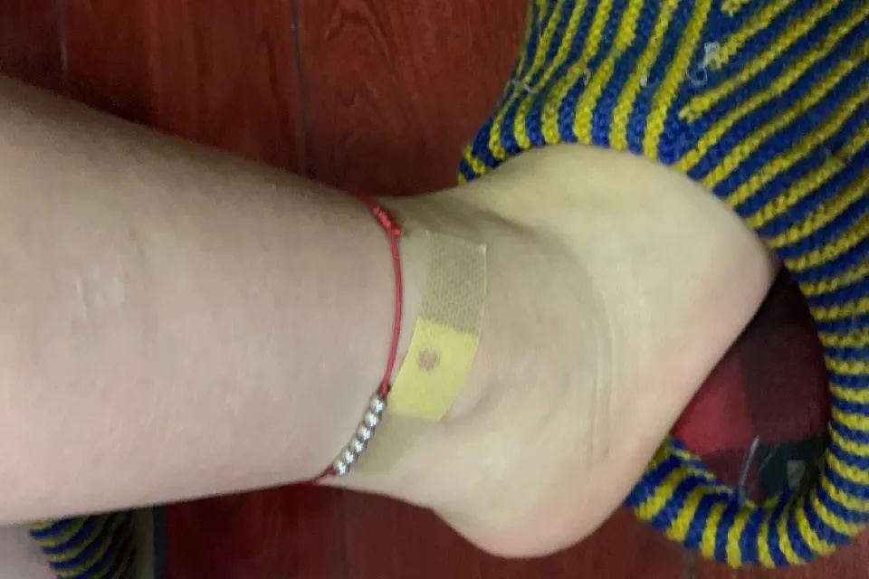 DƬ